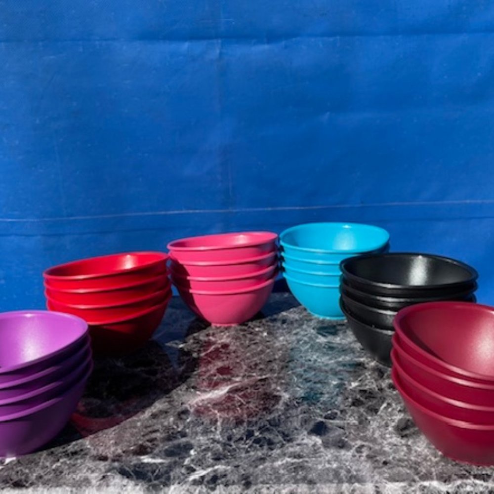 Tupperware New Legacy Pinch Cereal or Soup Bowls Set of 4 Different Colors 400ml